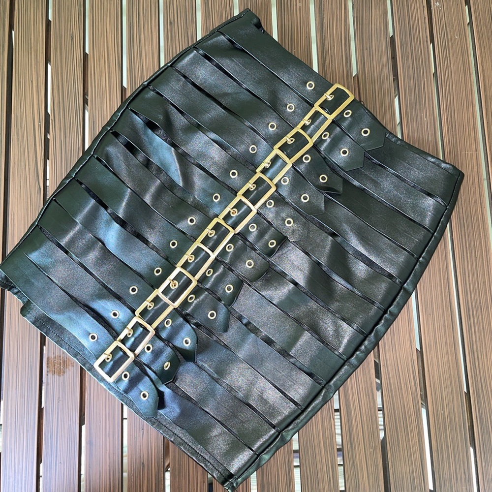 HOT & DELICIOUS SKIRT SIZE SMALL